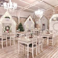 01 esztergált lábú D asztal,  6 személyes